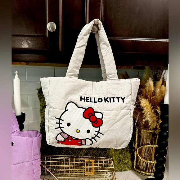 🌟New🌟 Sanrio Puff Quilted Tote Bags (1 Item) - Picture 7 of 10